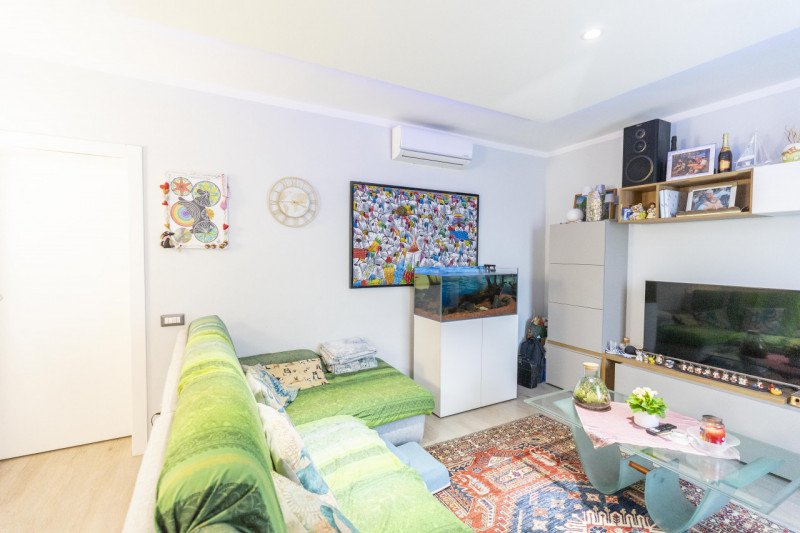 Dimentica lo stress delle scale e scopri la comodità di una casa che si sviluppa interamente su u...