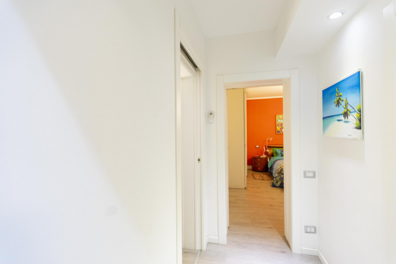 Dimentica lo stress delle scale e scopri la comodità di una casa che si sviluppa interamente su u...