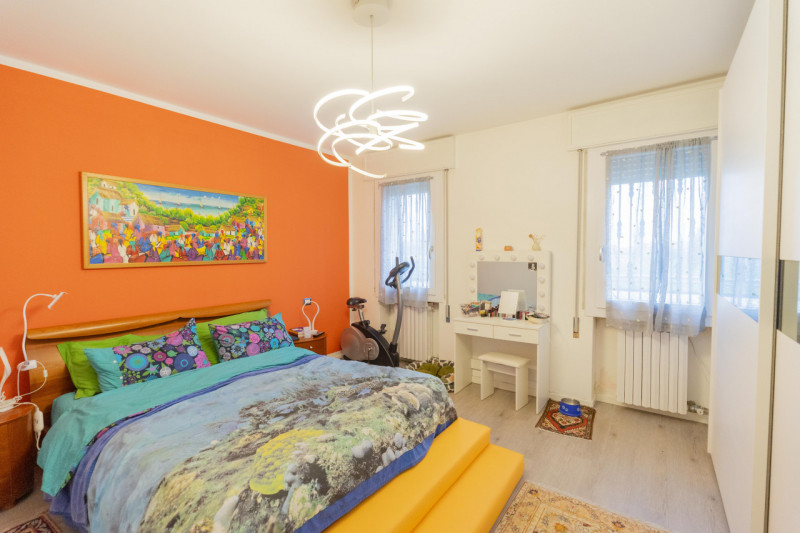 Dimentica lo stress delle scale e scopri la comodità di una casa che si sviluppa interamente su u...