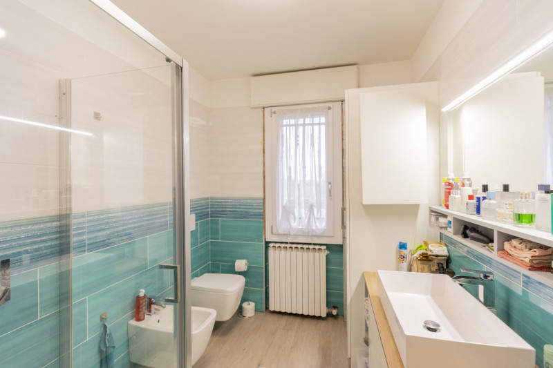 Dimentica lo stress delle scale e scopri la comodità di una casa che si sviluppa interamente su u...