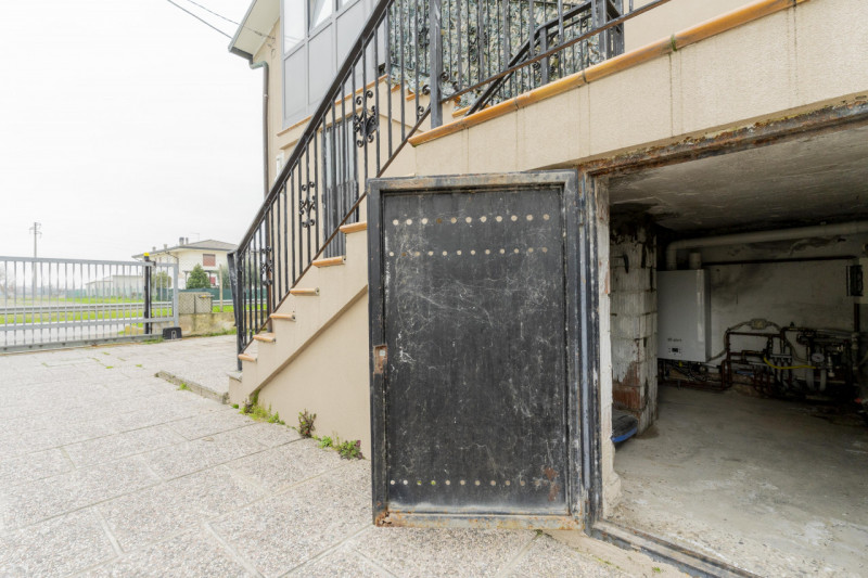 Dimentica lo stress delle scale e scopri la comodità di una casa che si sviluppa interamente su u...