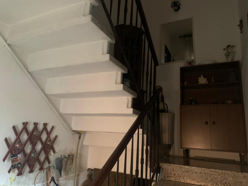 MONTA': Classe Energetica G - EPgl,nren 288,50 Kwh/mq. anno.
Porzione di casa a schiera di testa ...