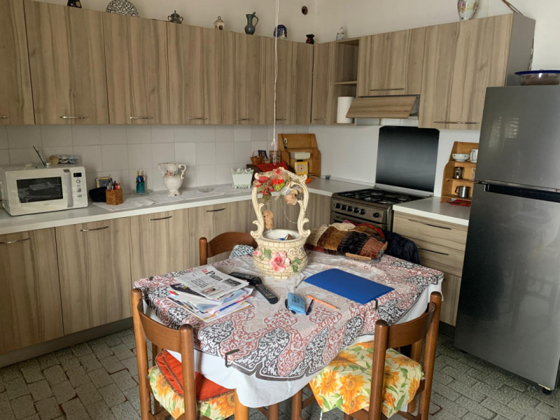 MONTA': Classe Energetica G - EPgl,nren 288,50 Kwh/mq. anno.
Porzione di casa a schiera di testa ...