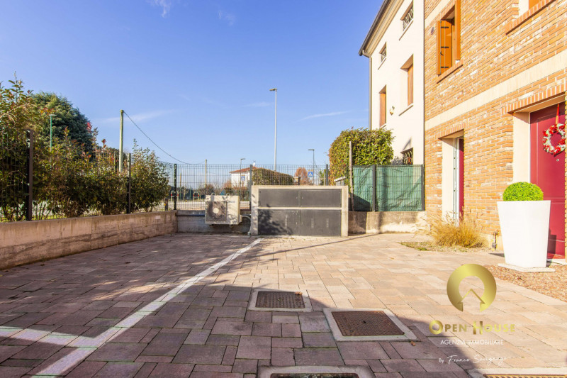 OPEN HOUSE by Franco Savegnago propone in locazione appartamento completamente ristrutturato a nu...