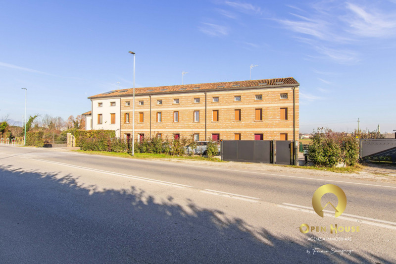 OPEN HOUSE by Franco Savegnago propone in locazione appartamento completamente ristrutturato a nu...