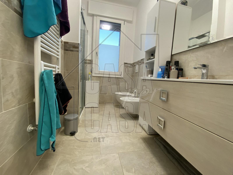 a Montegrotto Terme, in un contesto signorile, proponiamo una villa bifamiliare in orizzontale, s...