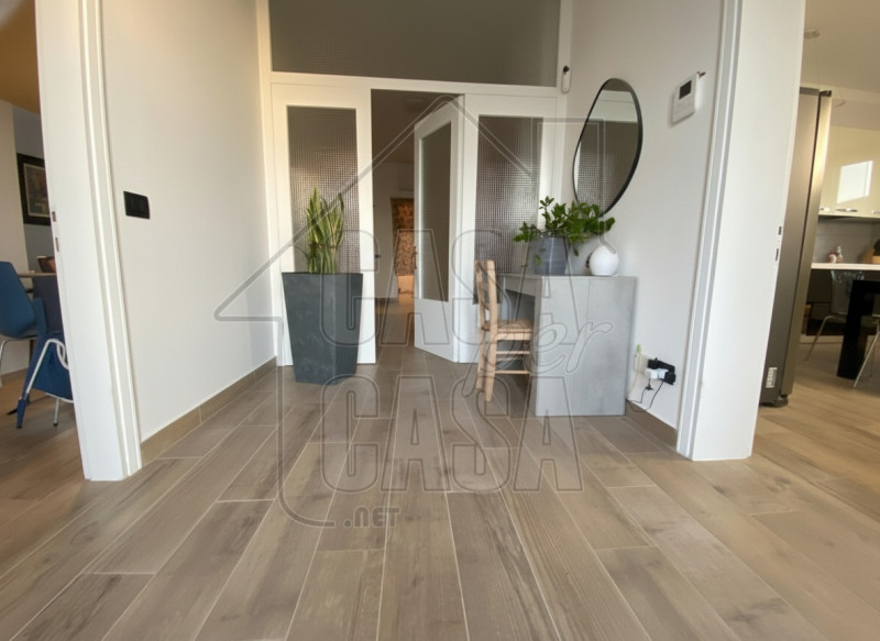 a Montegrotto Terme, in un contesto signorile, proponiamo una villa bifamiliare in orizzontale, s...