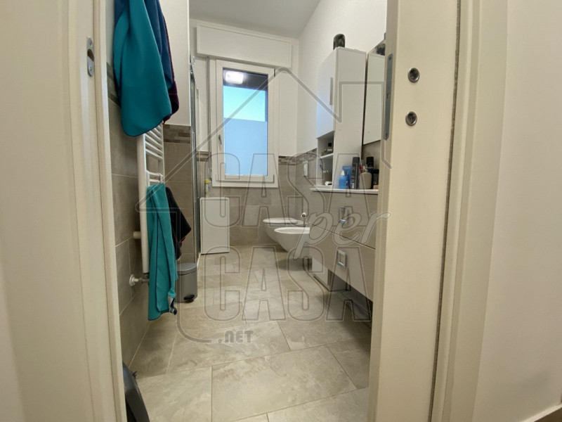 a Montegrotto Terme, in un contesto signorile, proponiamo una villa bifamiliare in orizzontale, s...