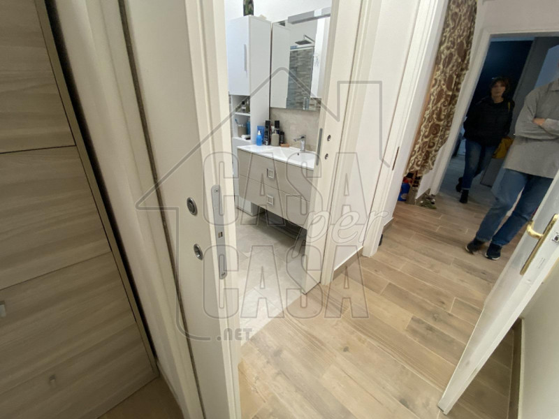 a Montegrotto Terme, in un contesto signorile, proponiamo una villa bifamiliare in orizzontale, s...