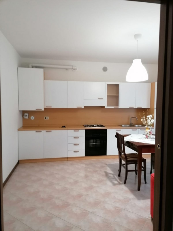 ALTAVILLA VICENTINA: in bella zona residenziale vicina alle piscine, affittasi BILOCALE ARREDATO ...