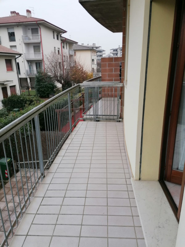 ALTAVILLA VICENTINA: in bella zona residenziale vicina alle piscine, affittasi BILOCALE ARREDATO ...