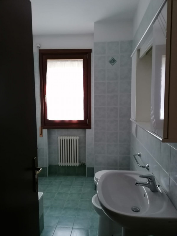 ALTAVILLA VICENTINA: in bella zona residenziale vicina alle piscine, affittasi BILOCALE ARREDATO ...