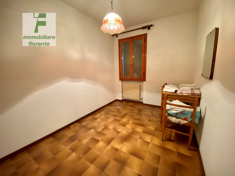 SU UN LOTTO DI TERRENO DI MQ 770...CASA SINGOLA SU 2 LIVELLI DI MQ 140 situata nel tranquillo com...