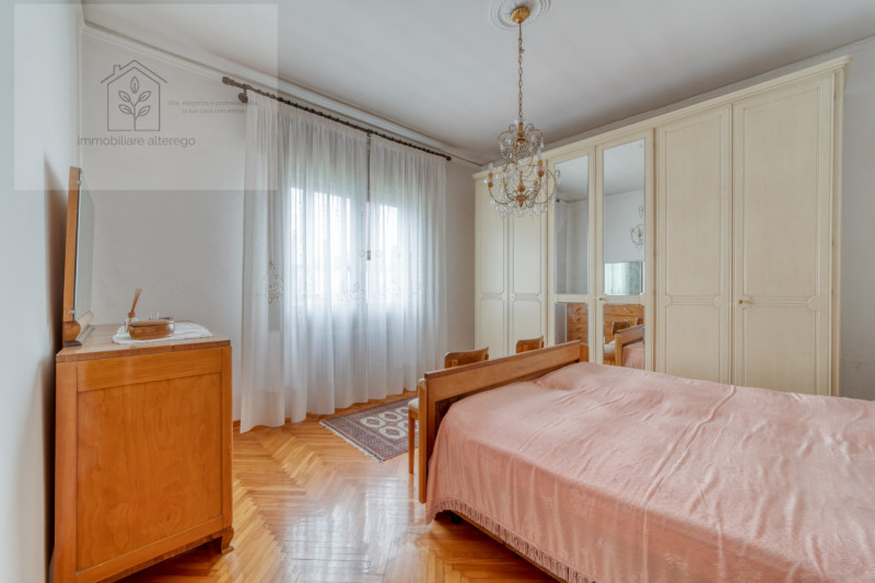 Nel centro di Saccolongo, proponiamo in vendita una rara opportunità: casa singola terratetto di ...