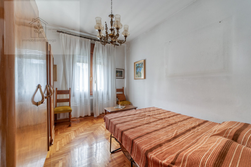 Nel centro di Saccolongo, proponiamo in vendita una rara opportunità: casa singola terratetto di ...