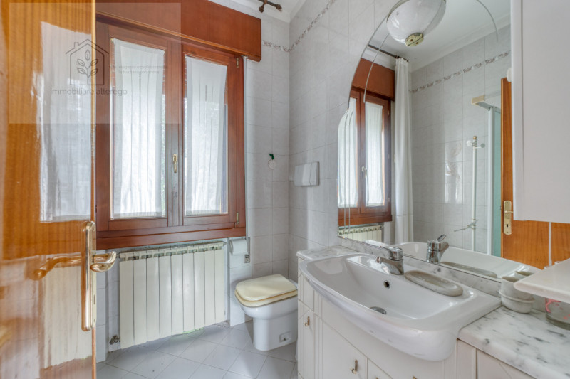 Nel centro di Saccolongo, proponiamo in vendita una rara opportunità: casa singola terratetto di ...