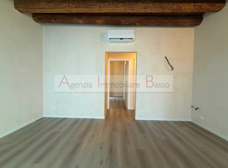 BATTAGLIA TERME - FRONTE CANALE BATTAGLIA
Nel cuore di Battaglia Terme, affacciato sul suggestivo...