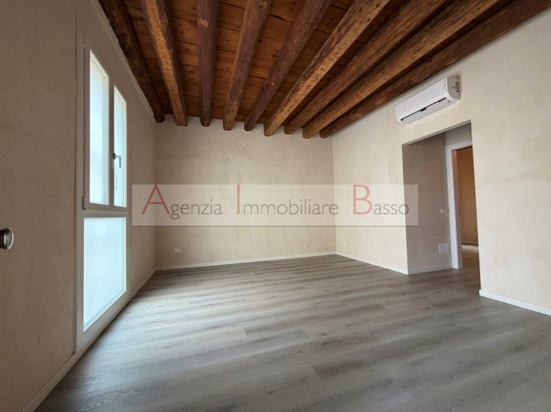 BATTAGLIA TERME - FRONTE CANALE BATTAGLIA
Nel cuore di Battaglia Terme, affacciato sul suggestivo...