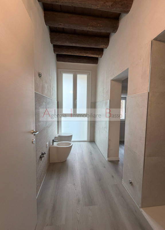 BATTAGLIA TERME - FRONTE CANALE BATTAGLIA
Nel cuore di Battaglia Terme, affacciato sul suggestivo...