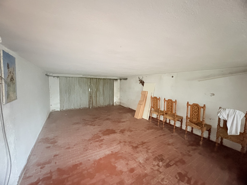 In posizione semicentrale e rialzata, ai piedi dei suggestivi Colli Euganei, proponiamo in vendit...