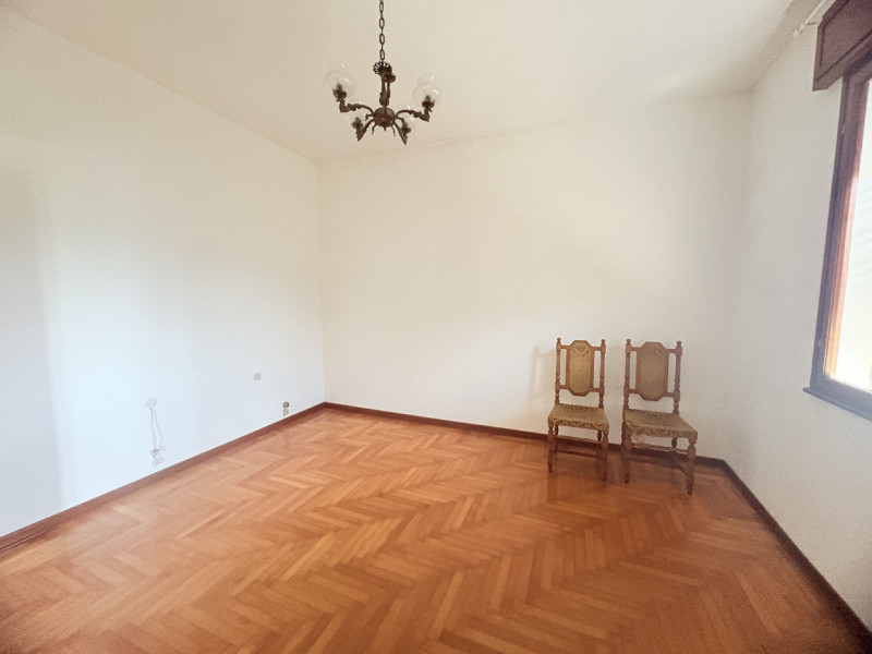 In posizione semicentrale e rialzata, ai piedi dei suggestivi Colli Euganei, proponiamo in vendit...