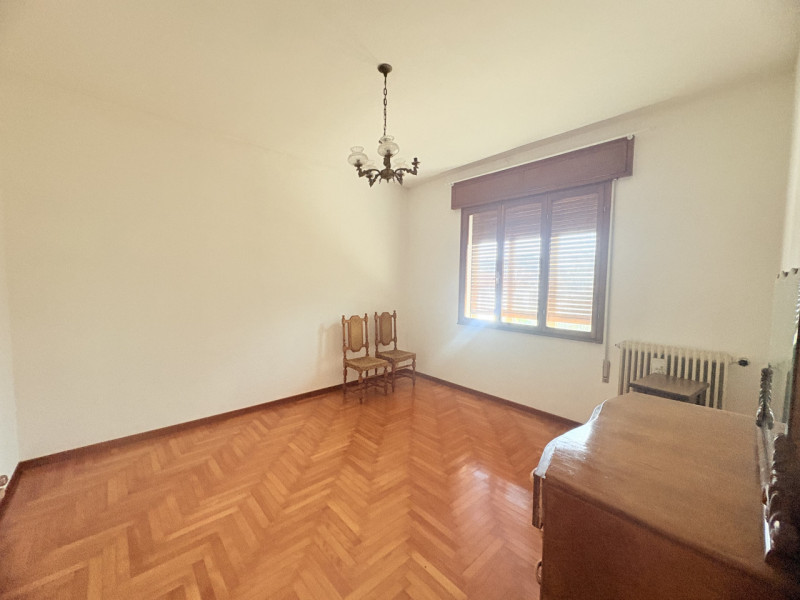 In posizione semicentrale e rialzata, ai piedi dei suggestivi Colli Euganei, proponiamo in vendit...