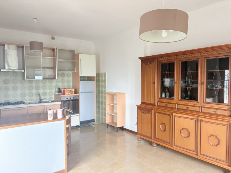 In posizione semicentrale e rialzata, ai piedi dei suggestivi Colli Euganei, proponiamo in vendit...