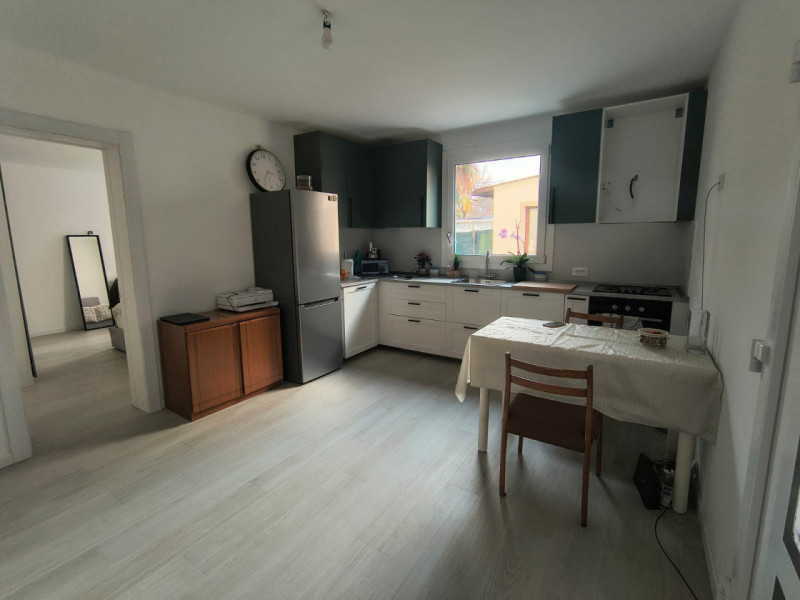 Scopri questo incantevole mini appartamento al piano terra in contesto bifamiliare con giardino e...