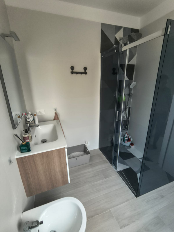 Scopri questo incantevole mini appartamento al piano terra in contesto bifamiliare con giardino e...