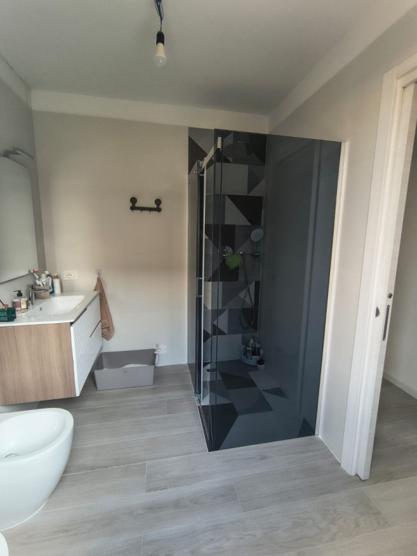 Scopri questo incantevole mini appartamento al piano terra in contesto bifamiliare con giardino e...