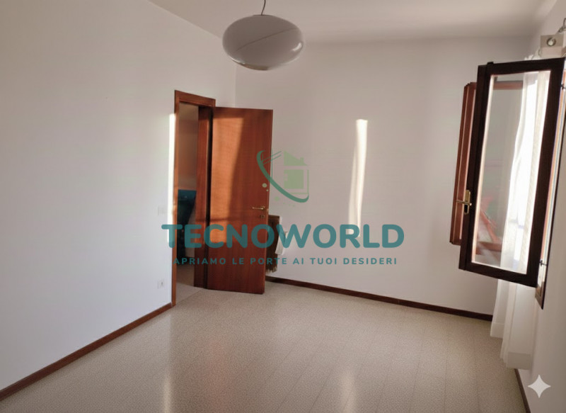 Scopri questa luminosa abitazione semindipendente situata nel cuore di Breganze, all'interno di u...