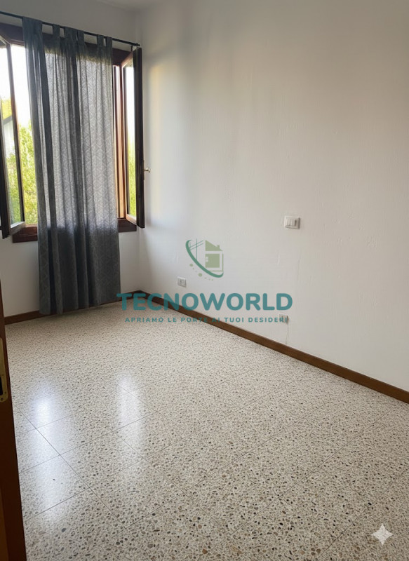 Scopri questa luminosa abitazione semindipendente situata nel cuore di Breganze, all'interno di u...