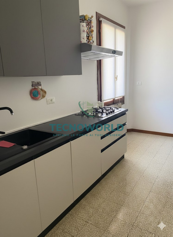 Scopri questa luminosa abitazione semindipendente situata nel cuore di Breganze, all'interno di u...