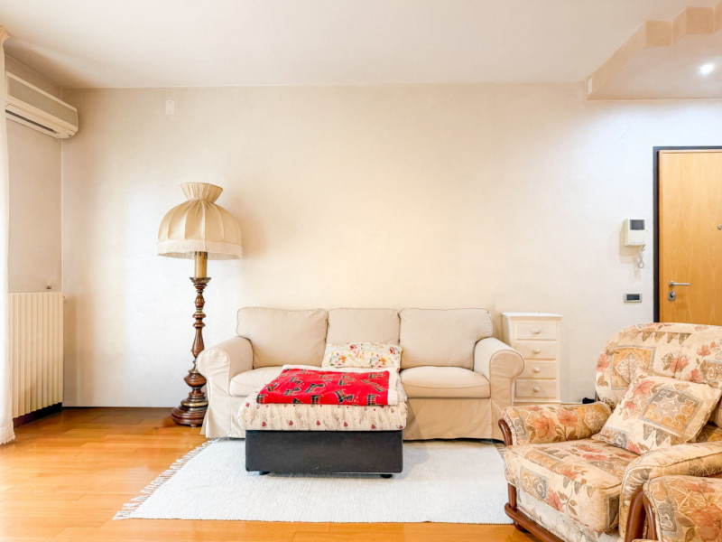 (Per INFO Cristina 3389226442) Ad ALBIGNASEGO, nel quartiere residenziale di San Tommaso, in un c...