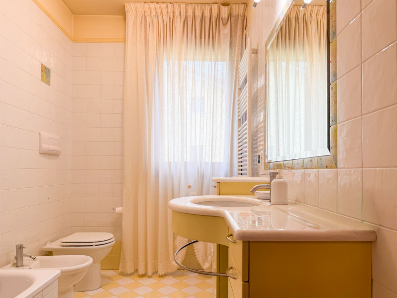 (Per INFO Cristina 3389226442) Ad ALBIGNASEGO, nel quartiere residenziale di San Tommaso, in un c...