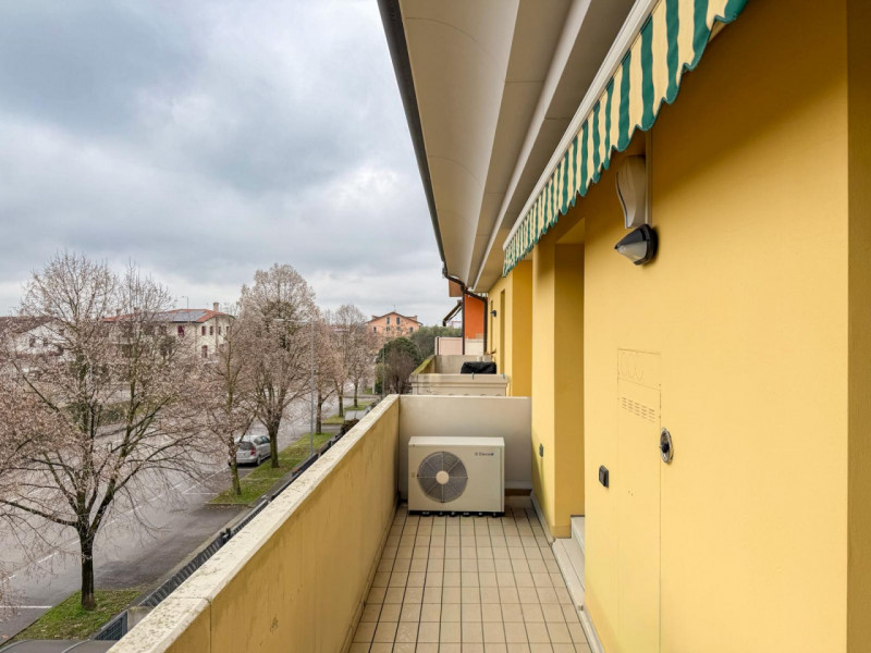 (Per INFO Cristina 3389226442) Ad ALBIGNASEGO, nel quartiere residenziale di San Tommaso, in un c...