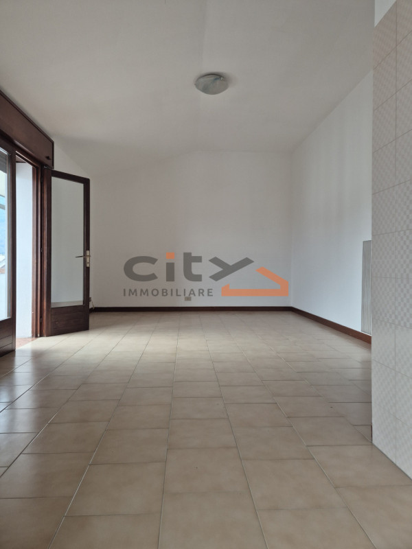 Romano d'Ezzelino - In una palazzina composta da sole 3 unità abitative, proponiamo in vendita AP...