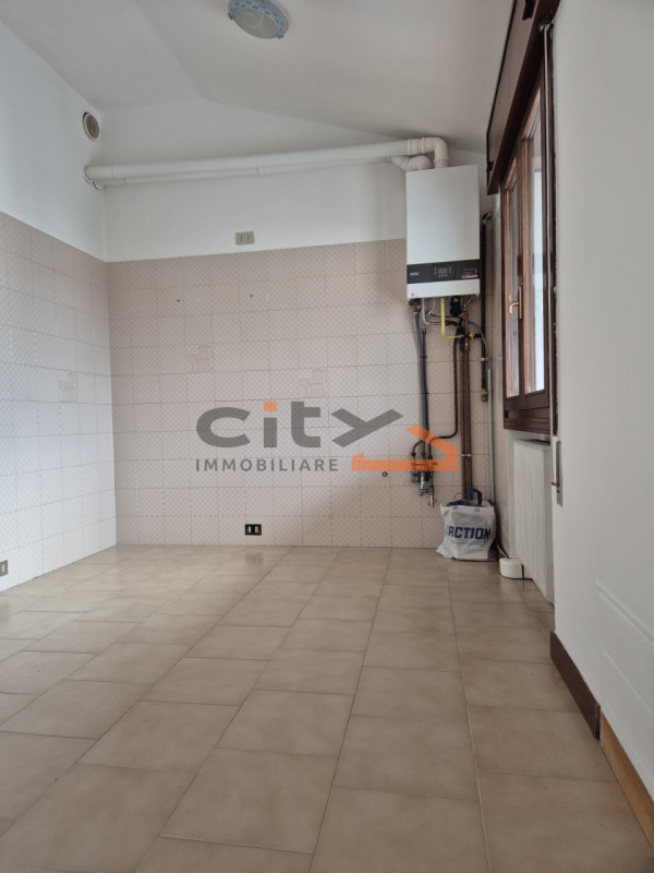 Romano d'Ezzelino - In una palazzina composta da sole 3 unità abitative, proponiamo in vendita AP...