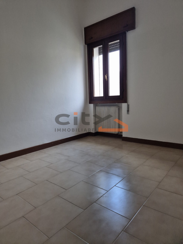 Romano d'Ezzelino - In una palazzina composta da sole 3 unità abitative, proponiamo in vendita AP...