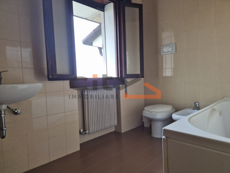 Romano d'Ezzelino - In una palazzina composta da sole 3 unità abitative, proponiamo in vendita AP...