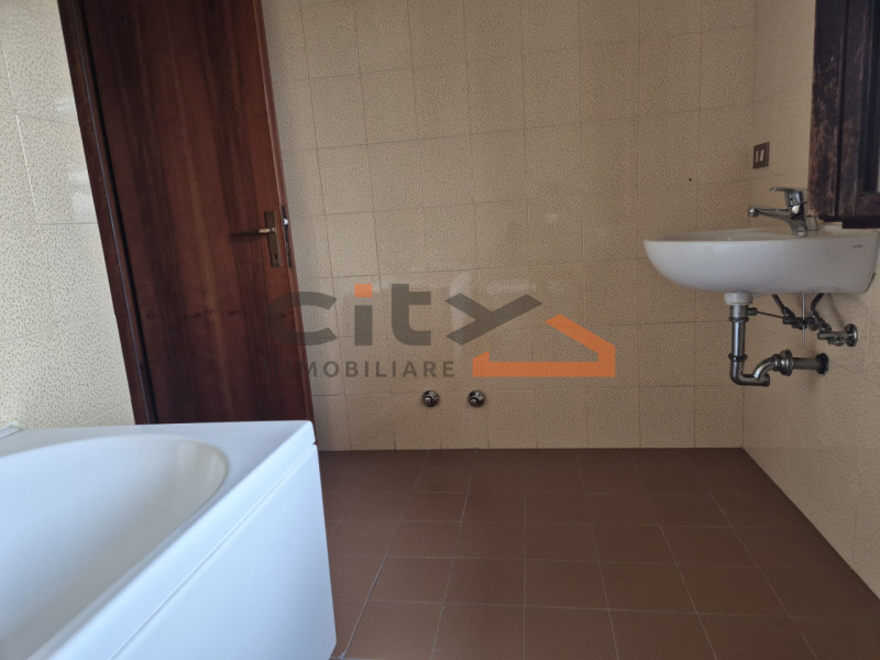 Romano d'Ezzelino - In una palazzina composta da sole 3 unità abitative, proponiamo in vendita AP...