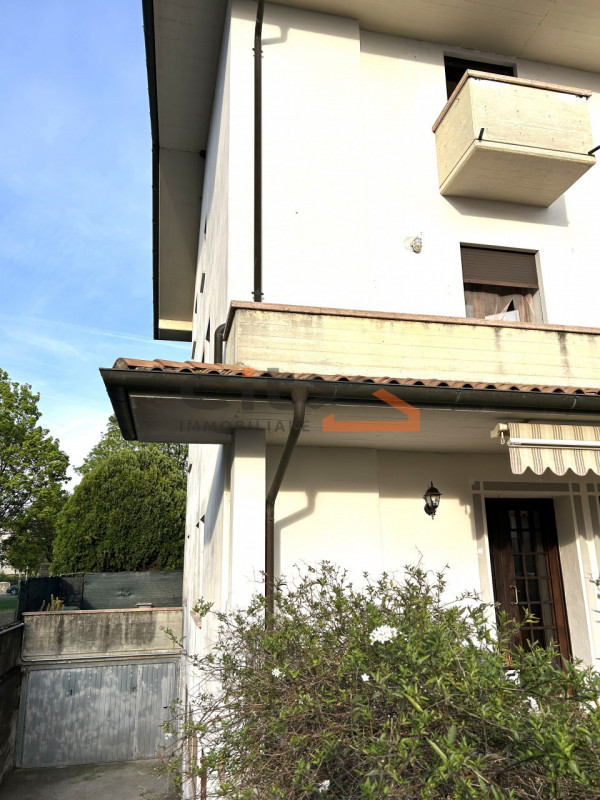 Romano d'Ezzelino - In una palazzina composta da sole 3 unità abitative, proponiamo in vendita AP...