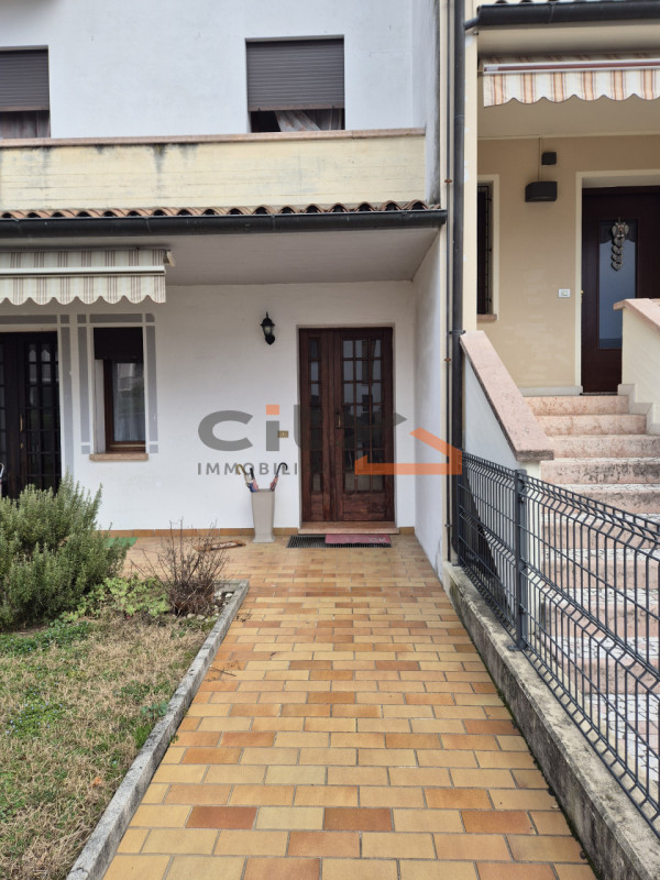 Romano d'Ezzelino - In una palazzina composta da sole 3 unità abitative, proponiamo in vendita AP...