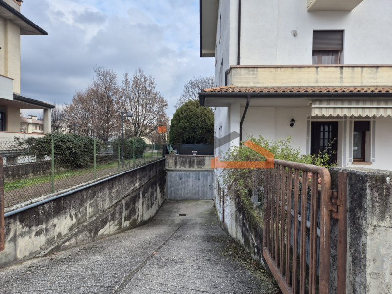 Romano d'Ezzelino - In una palazzina composta da sole 3 unità abitative, proponiamo in vendita AP...