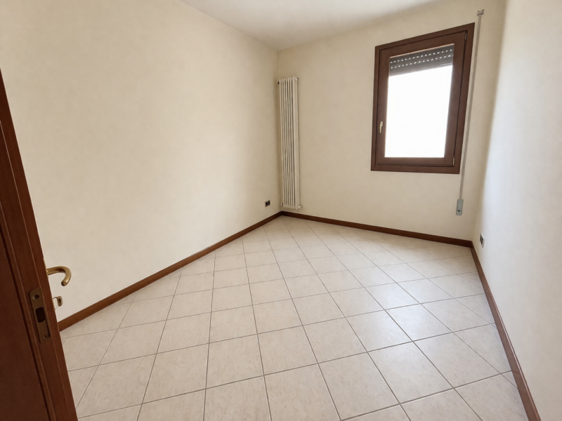 Se stai cercando un appartamento comodo ai servizi e con una soluzione semi-indipendente, questa ...