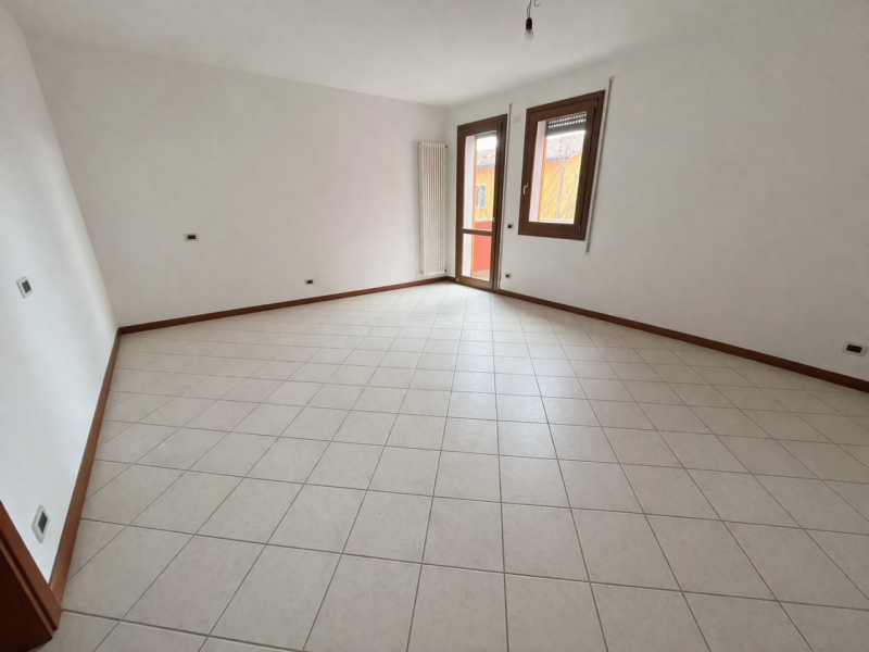 Se stai cercando un appartamento comodo ai servizi e con una soluzione semi-indipendente, questa ...