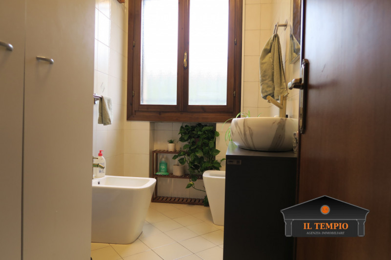 Villetta a schiera con Fotovoltaico 6,3 kW giardino e garage.

In quartiere tranquillo e ben abit...