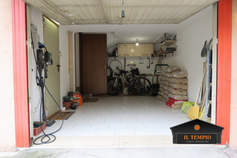 Villetta a schiera con Fotovoltaico 6,3 kW giardino e garage.

In quartiere tranquillo e ben abit...