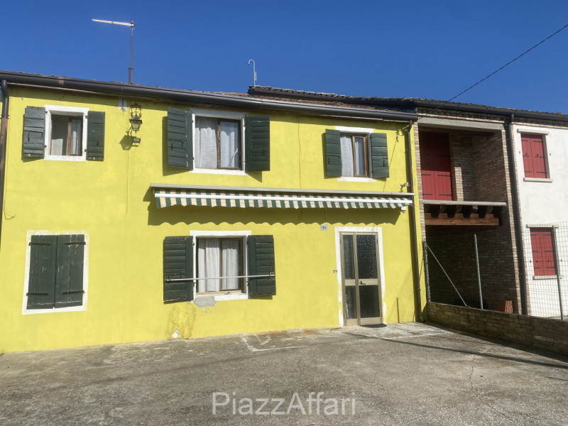 RIF. PDS410

Proponiamo in vendita casa accostata abitabile con giardino di pertinenza, sia lato ...
