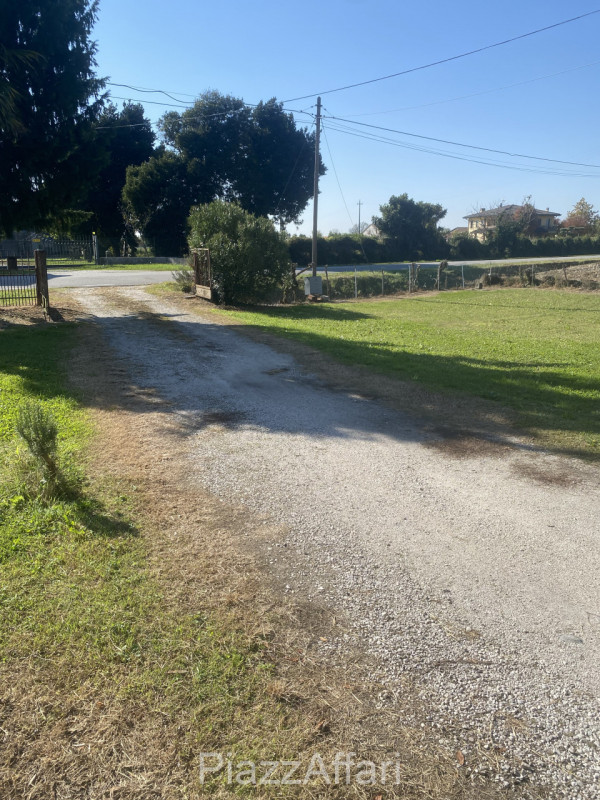 RIF. PDS410

Proponiamo in vendita casa accostata abitabile con giardino di pertinenza, sia lato ...